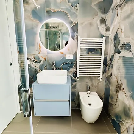 Urban Hub Apartment *